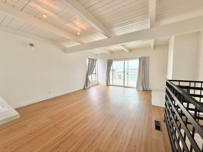 Building Photo - 851 Acapulco St
