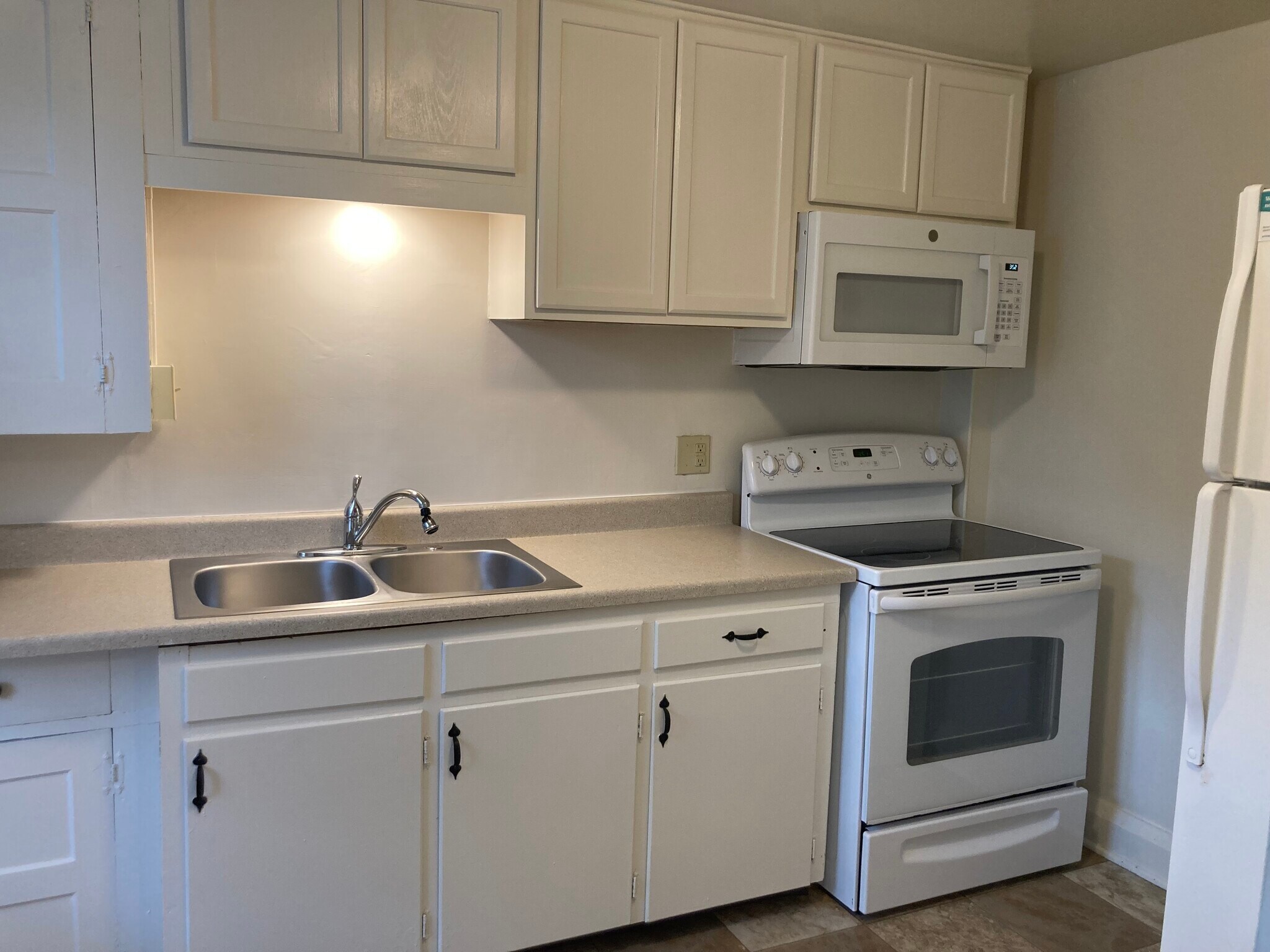 Building Photo - 600 Broad St