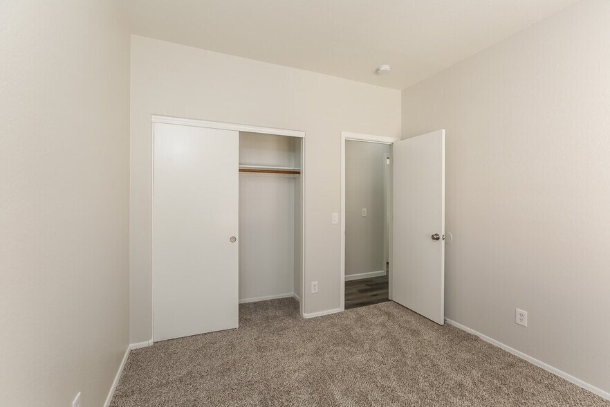 Building Photo - 93 3rd Ave W