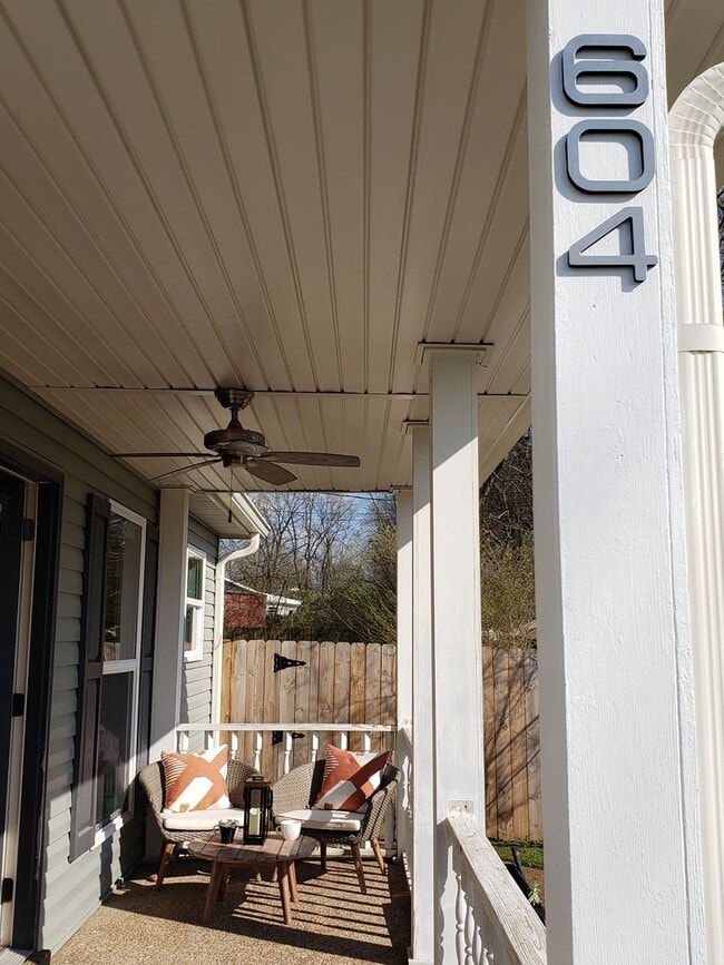 Building Photo - Ideal West Nashville Location!