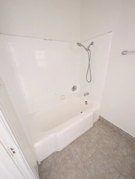 Building Photo - 626 Cochran Ave