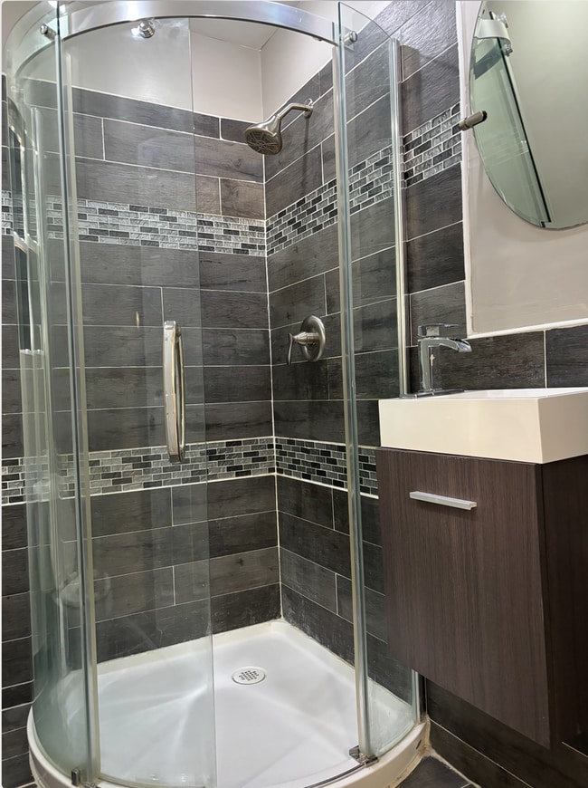 Building Photo - Spacious Open Concept Fully Renovated 3Bedroom 2 Bath Home