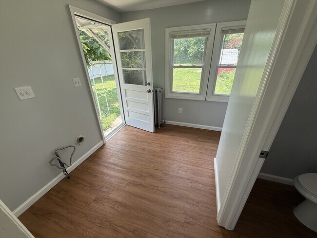 Building Photo - 302 Horace Ave