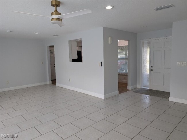 Building Photo - 256 SE 46th Ter