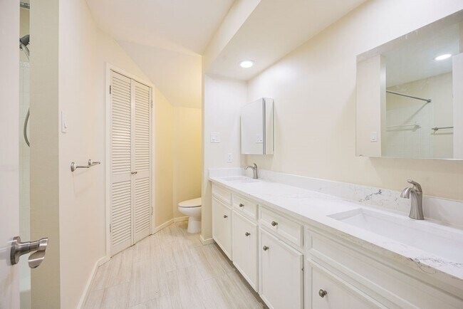 Building Photo - 1856 S Gessner Rd