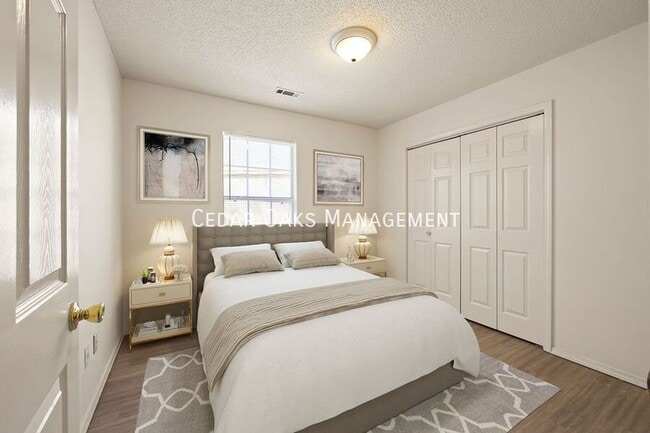 Building Photo - 5908 Sara St