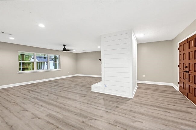 Building Photo - 5730 Old Lodge Dr