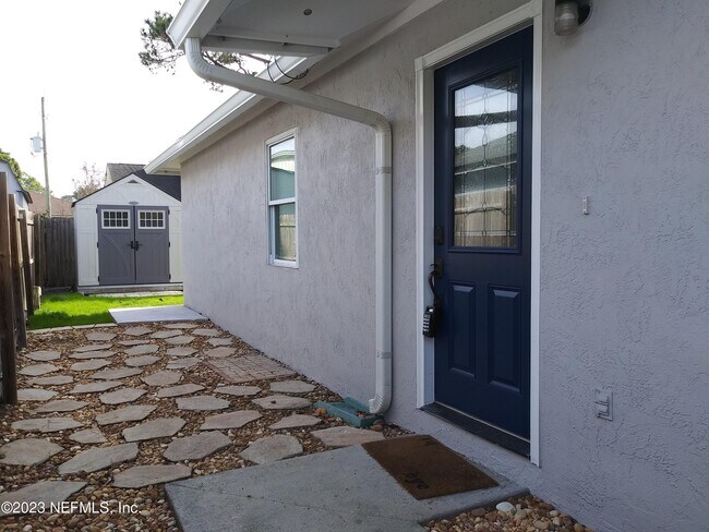 Building Photo - 1047 Hibiscus St