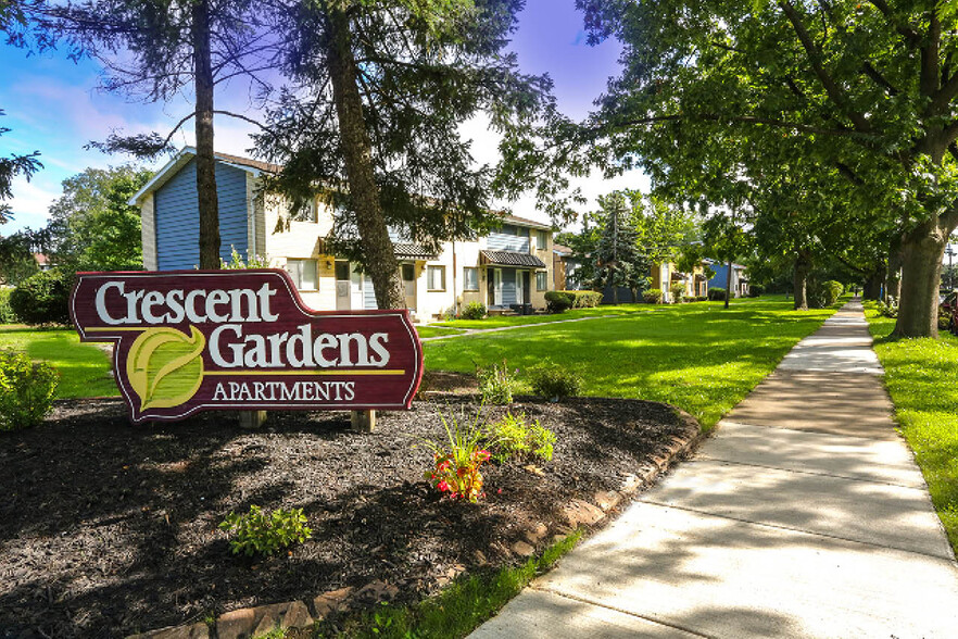 Primary Photo - Crescent Gardens Apartments