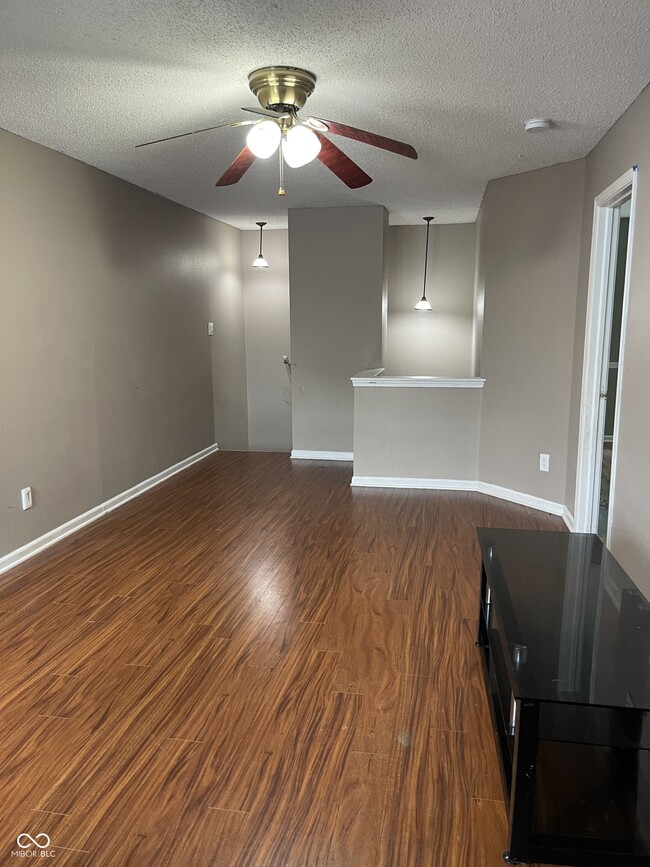 Building Photo - 1318 Crescent Dr