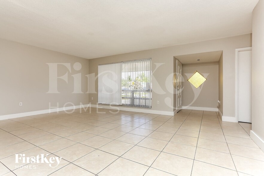 Building Photo - 7728 Alhambra Blvd