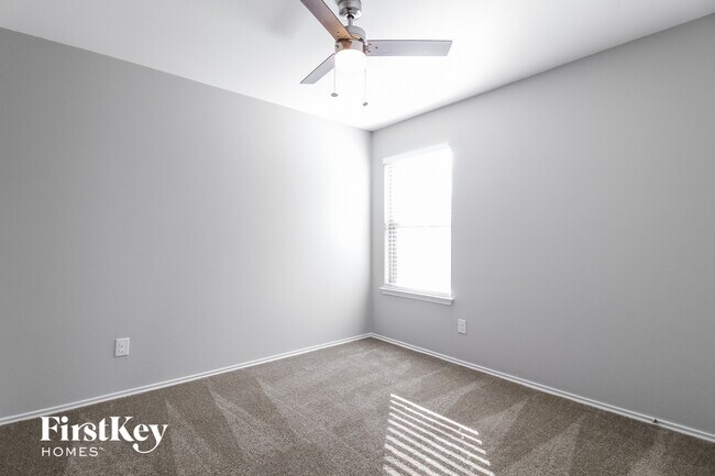 Building Photo - 1307 Bent Grass Dr