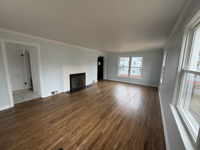 Living Room - 1233 29th St NE