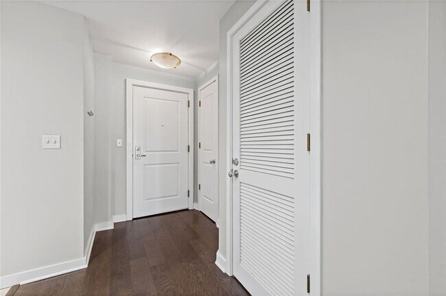Building Photo - 3338 Peachtree Rd NE