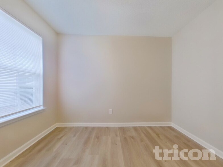 Building Photo - 558 Robins Egg Dr