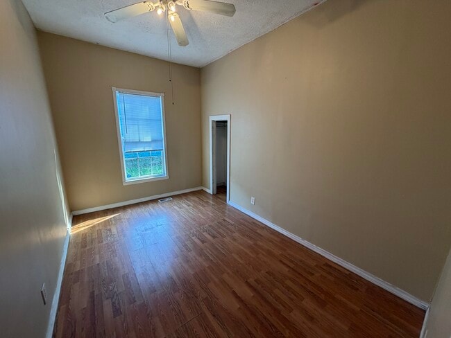 Building Photo - 1606 N Elm St
