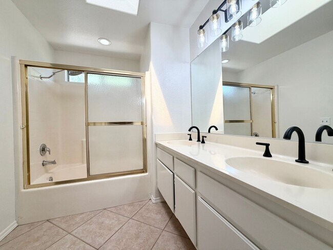 Building Photo - Spacious 5 Bedroom 3 Bathroom Home with Updated Paint, New Roof & Private Balcony