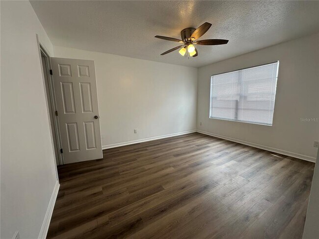 Building Photo - 1817 Townhall Ln