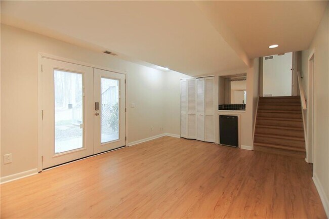 Building Photo - 516 Faith St