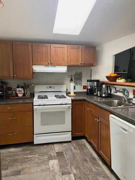 Open kitchen area - 1610 22nd St