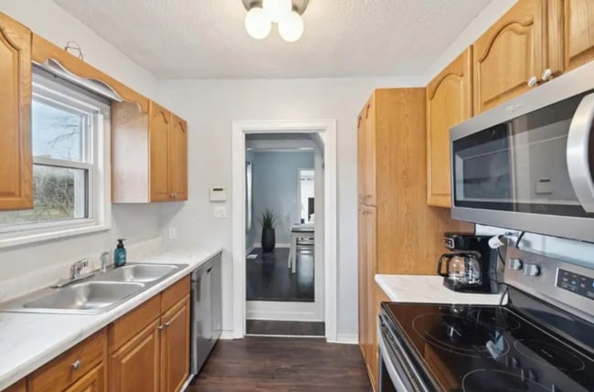 Building Photo - 1809 Rivard Rd