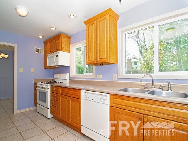 Building Photo - Great Home in Wellshire Neighborhood