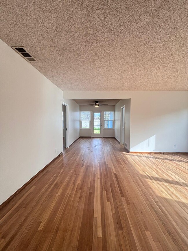 Building Photo - 12147 Hallwood Dr