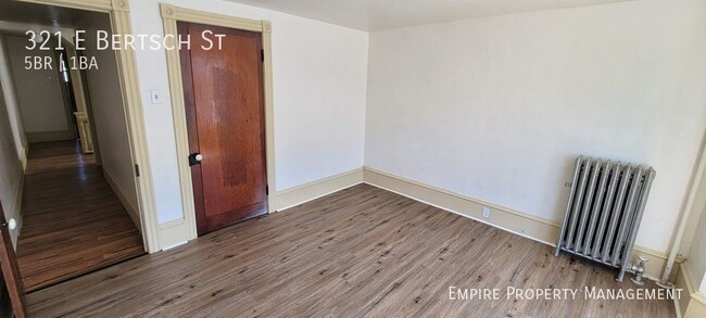 Building Photo - 5 Bedroom / 1.5 Bath Home in Lansford!
