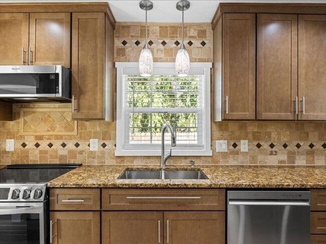 Building Photo - 910 Torbett St