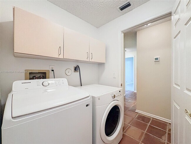 Building Photo - 10524 NW 10th St