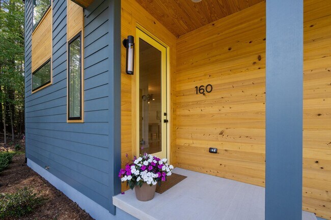 Building Photo - Stunning New Construction Home in the Hear...