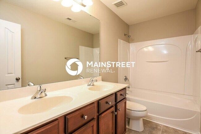 Building Photo - 4 Bedroom Pet-Friendly Home in Greensboro, NC with Main Street Renewal