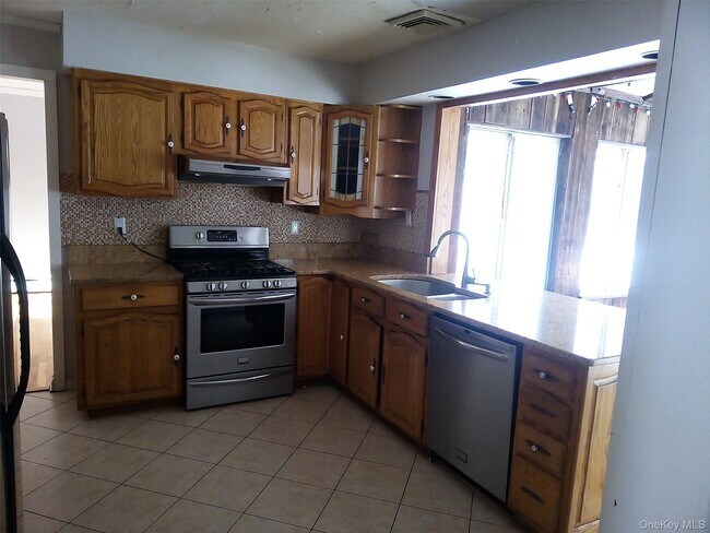 Building Photo - 107 Barnes Rd