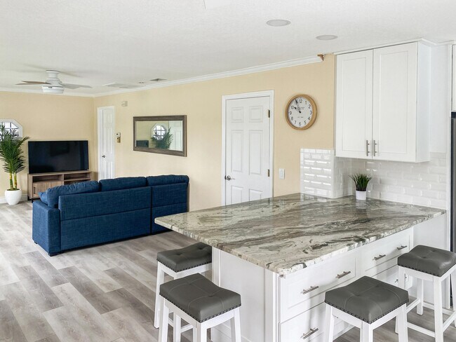 Building Photo - 1510 3rd Ct