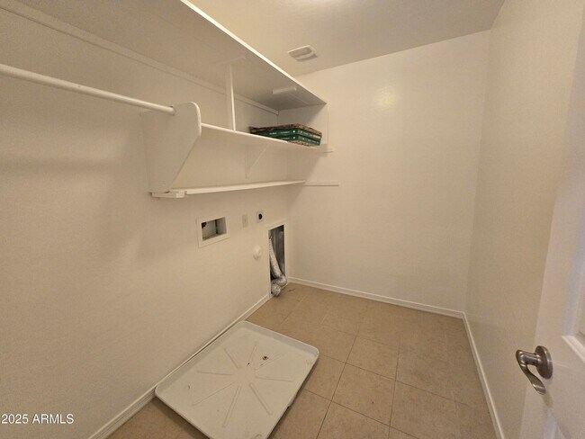 Building Photo - 1514 E Hummingbird Way