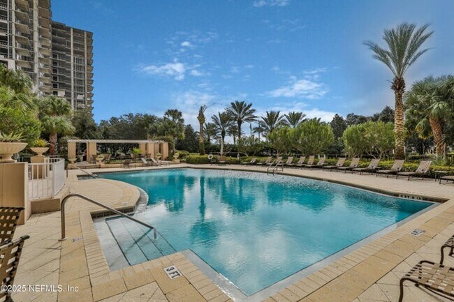 Building Photo - St Johns River Views!