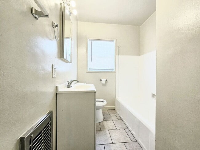 Building Photo - 2366 Venice Blvd.