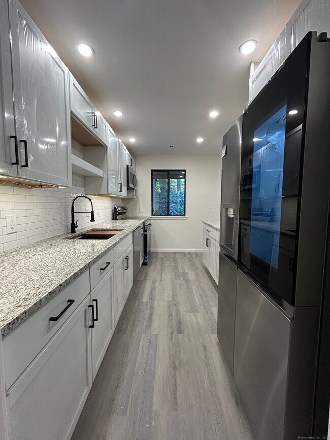 Building Photo - 114 Heritage Vlg