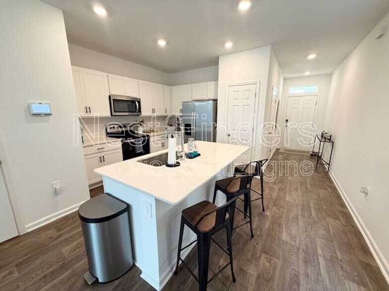 Building Photo - 12743 Barrack Ln