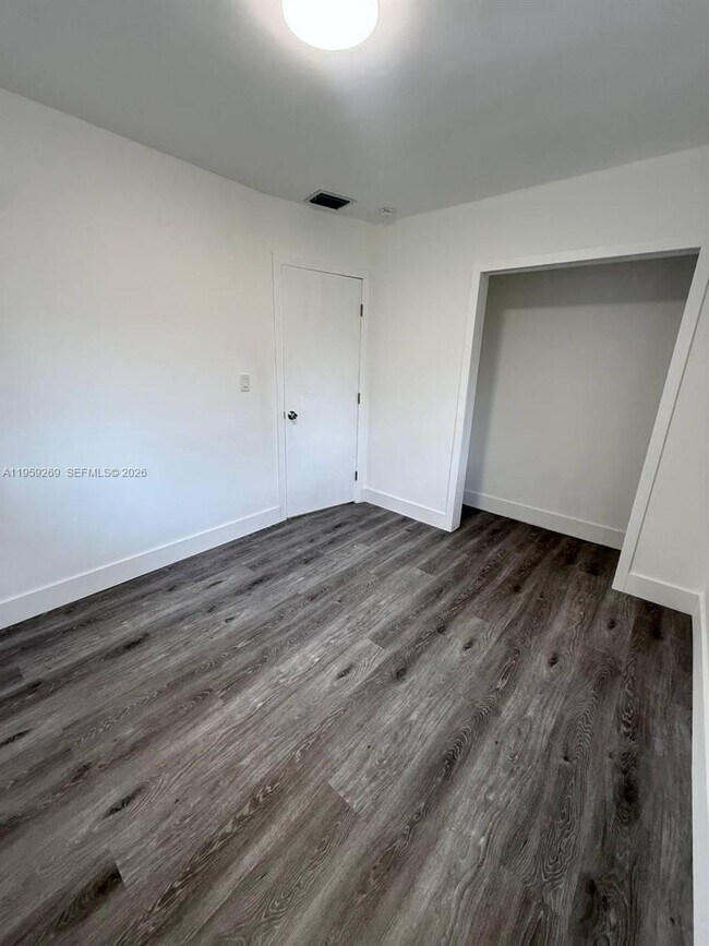 Building Photo - 3510 SW 36th Ct