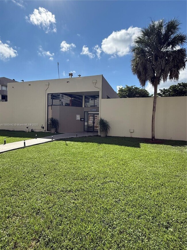 Building Photo - 8000 SW 149th Ave