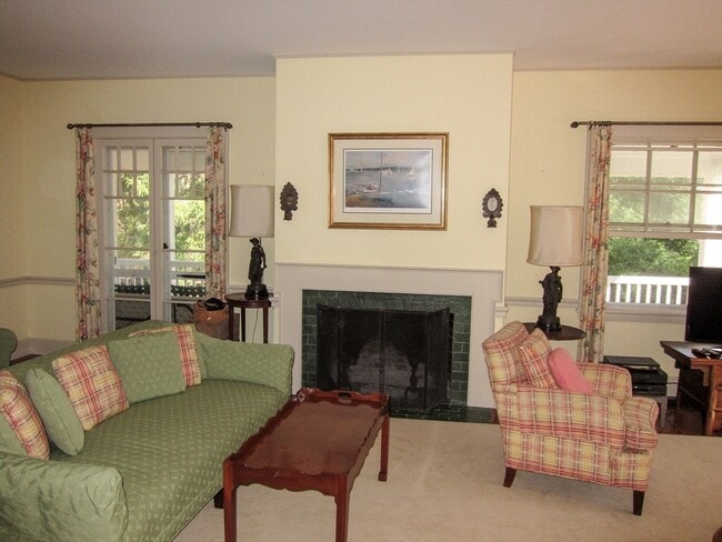 Building Photo - 48 Proctor St