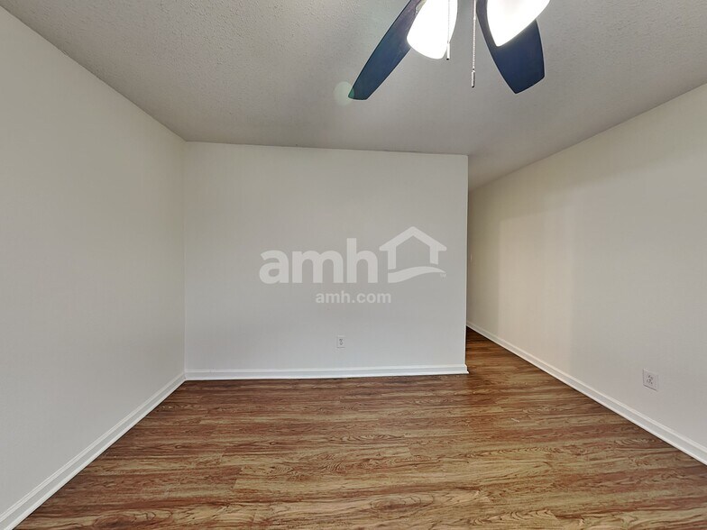 Building Photo - 1676 Sweetwater Ln