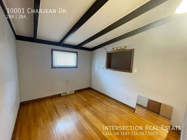 Building Photo - 10001 Charjean Dr