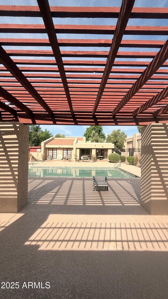 Building Photo - 3131 W Cochise Dr