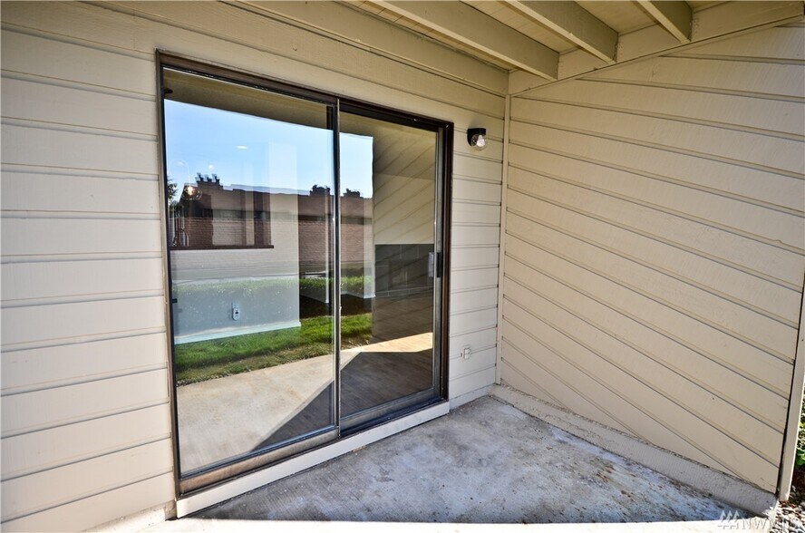 Building Photo - 1315 S Puget Dr