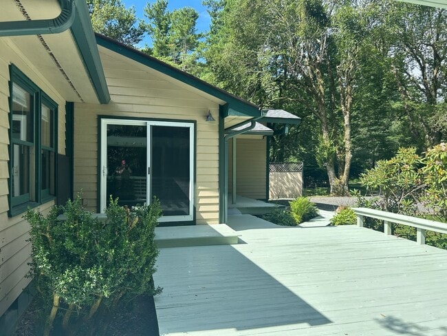 Building Photo - Fully Renovated 3BR/2BA Home with Creek Vi...