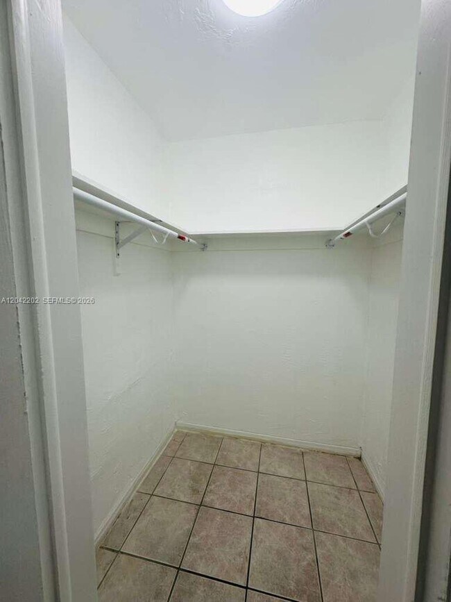 Building Photo - 1230 W 54th St
