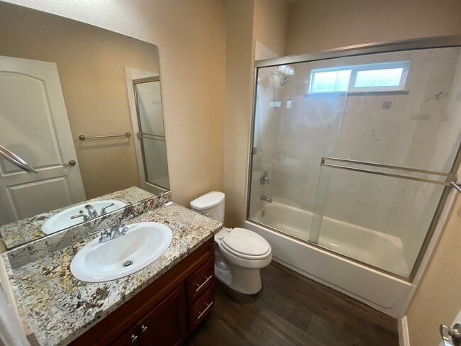 Building Photo - Spacious Corner Unit