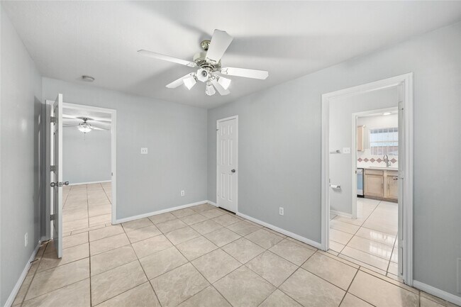 Building Photo - 7027 Waveland Dr
